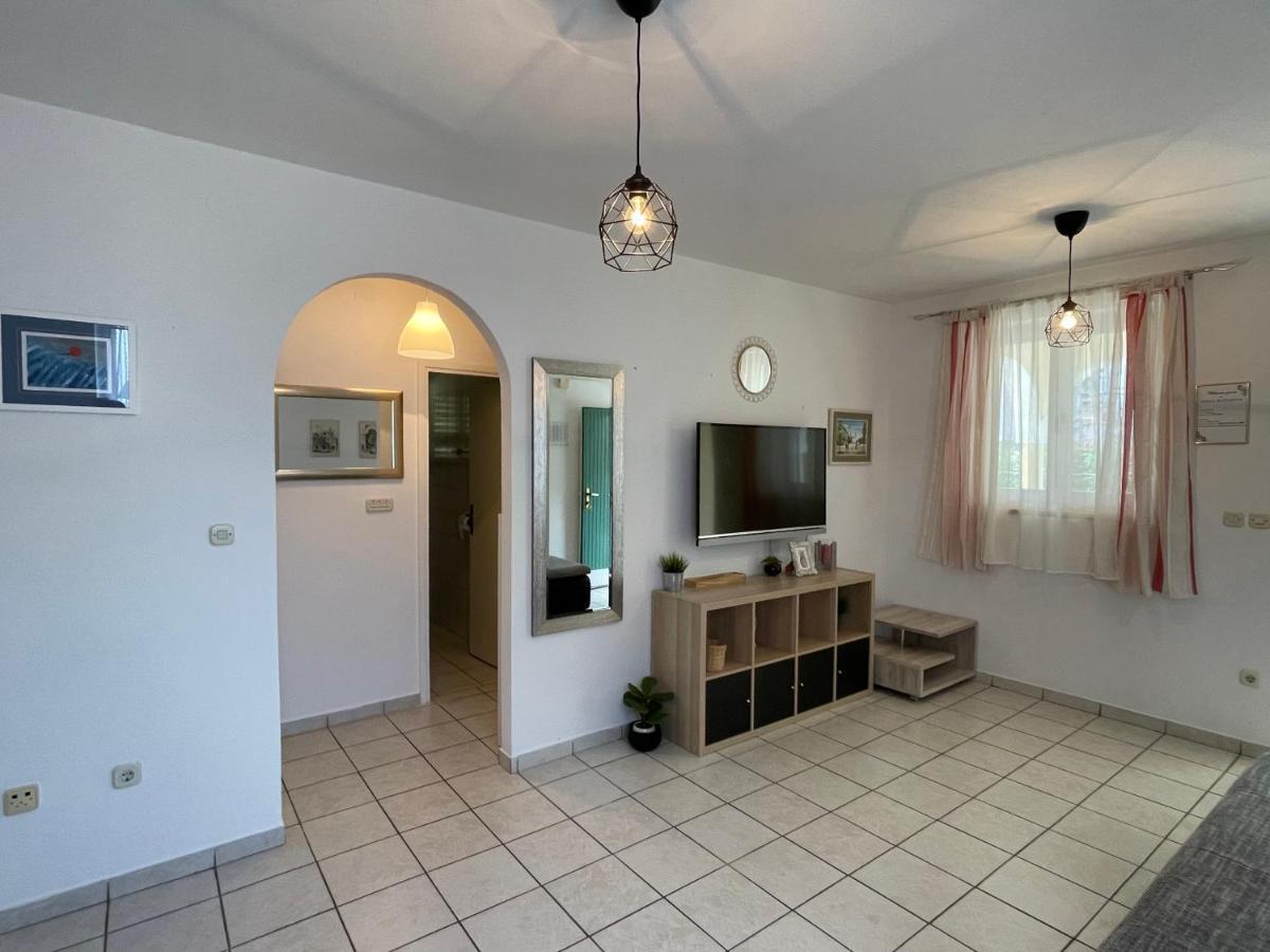 Apartments Antonija Punta Skala Next To Falkensteiner Resort Petrcane Ngoại thất bức ảnh