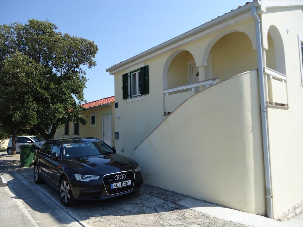 Apartments Antonija Punta Skala Next To Falkensteiner Resort Petrcane Phòng bức ảnh