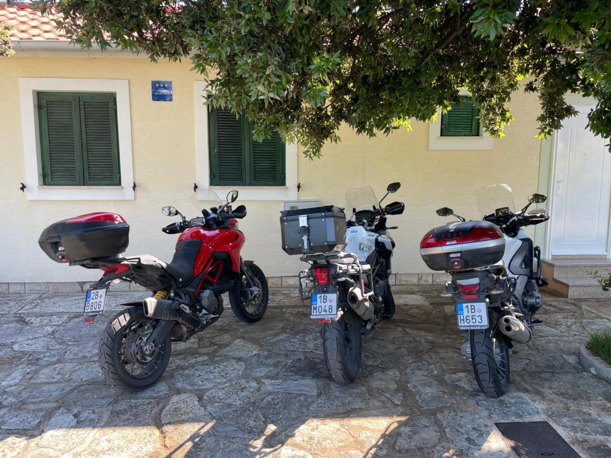 Apartments Antonija Punta Skala Next To Falkensteiner Resort Petrcane Ngoại thất bức ảnh