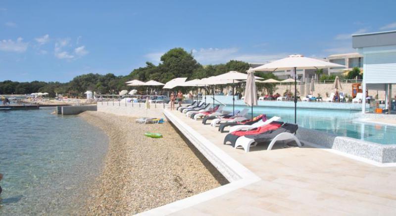 Apartments Antonija Punta Skala Next To Falkensteiner Resort Petrcane Ngoại thất bức ảnh