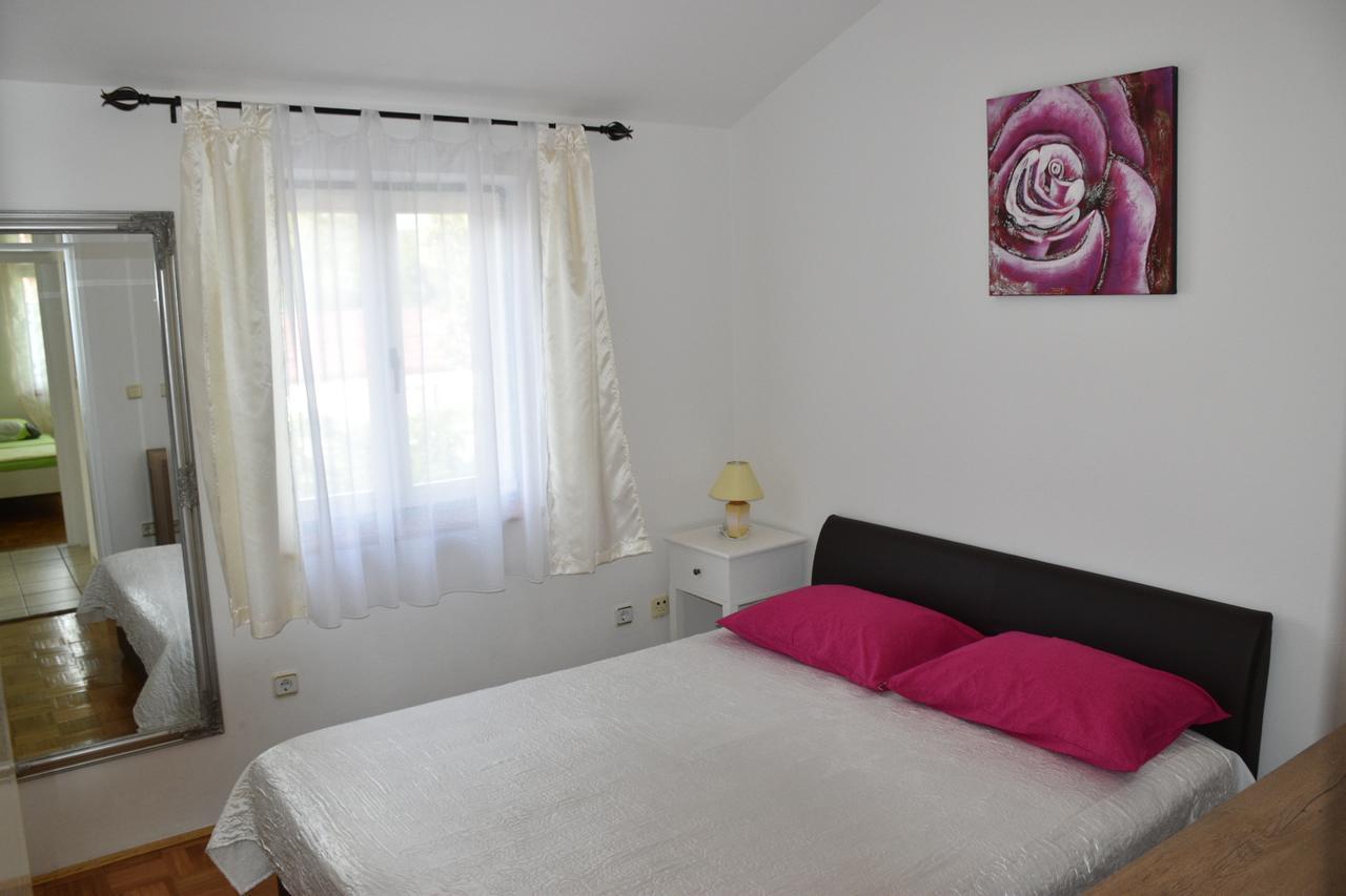 Apartments Antonija Punta Skala Next To Falkensteiner Resort Petrcane Ngoại thất bức ảnh