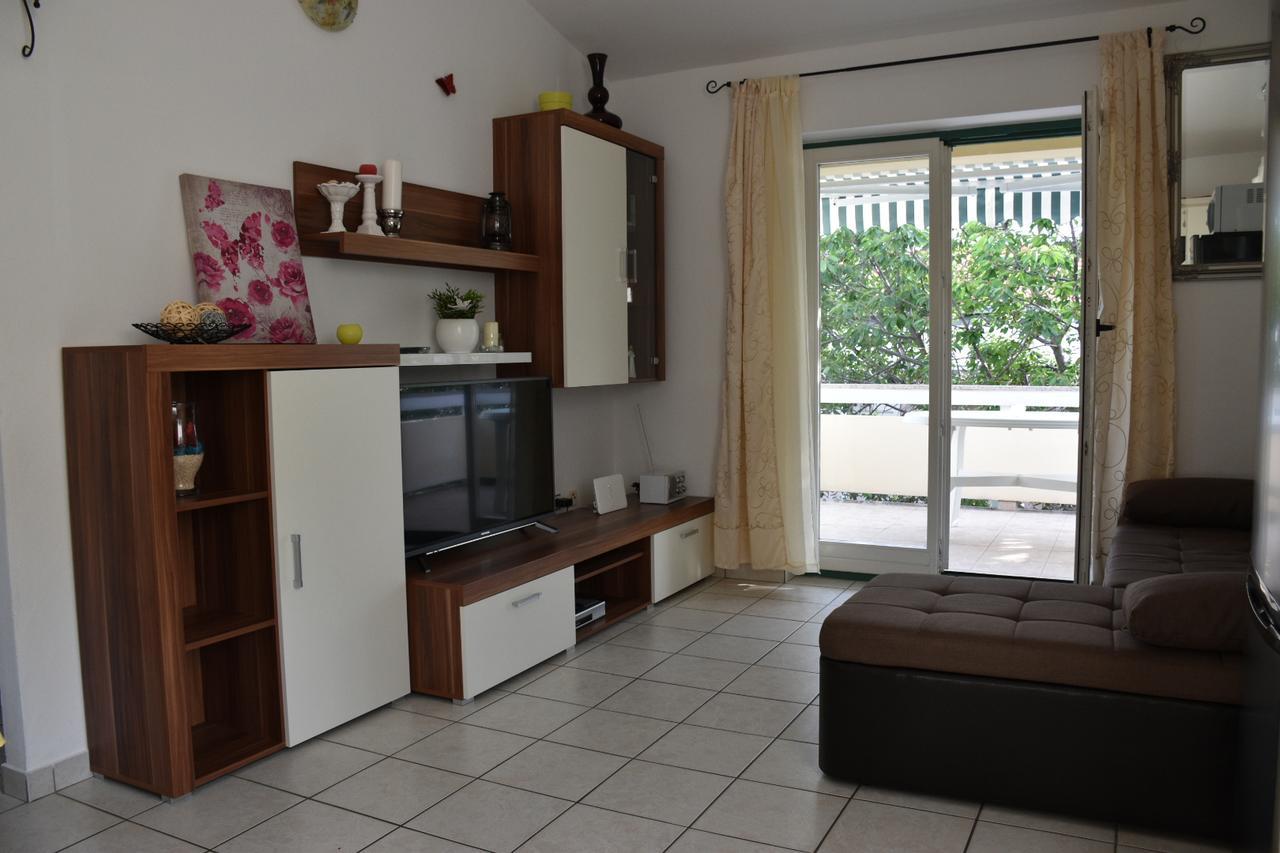 Apartments Antonija Punta Skala Next To Falkensteiner Resort Petrcane Ngoại thất bức ảnh