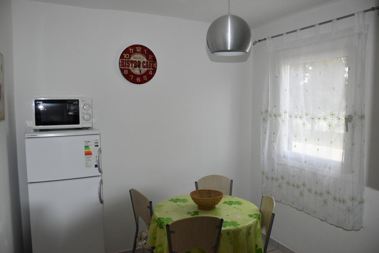 Apartments Antonija Punta Skala Next To Falkensteiner Resort Petrcane Ngoại thất bức ảnh