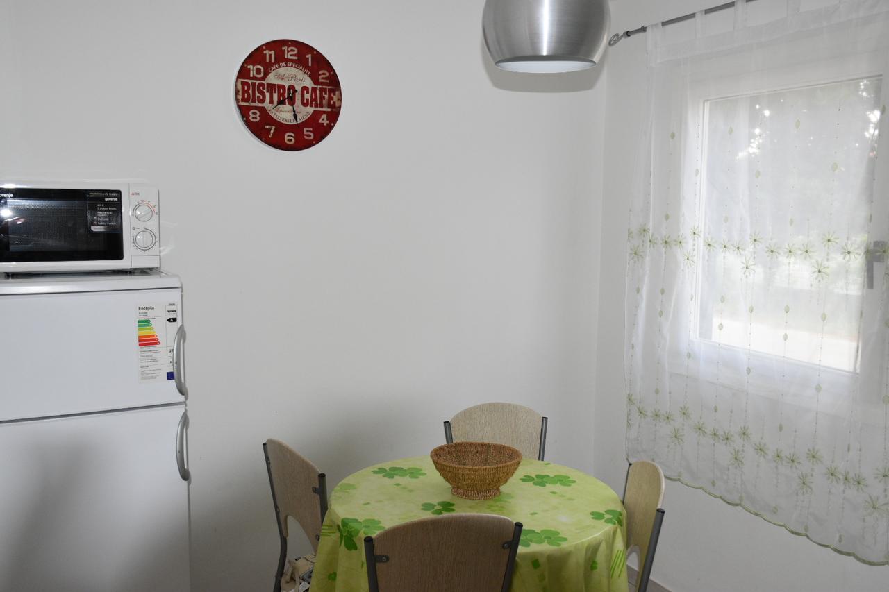 Apartments Antonija Punta Skala Next To Falkensteiner Resort Petrcane Ngoại thất bức ảnh